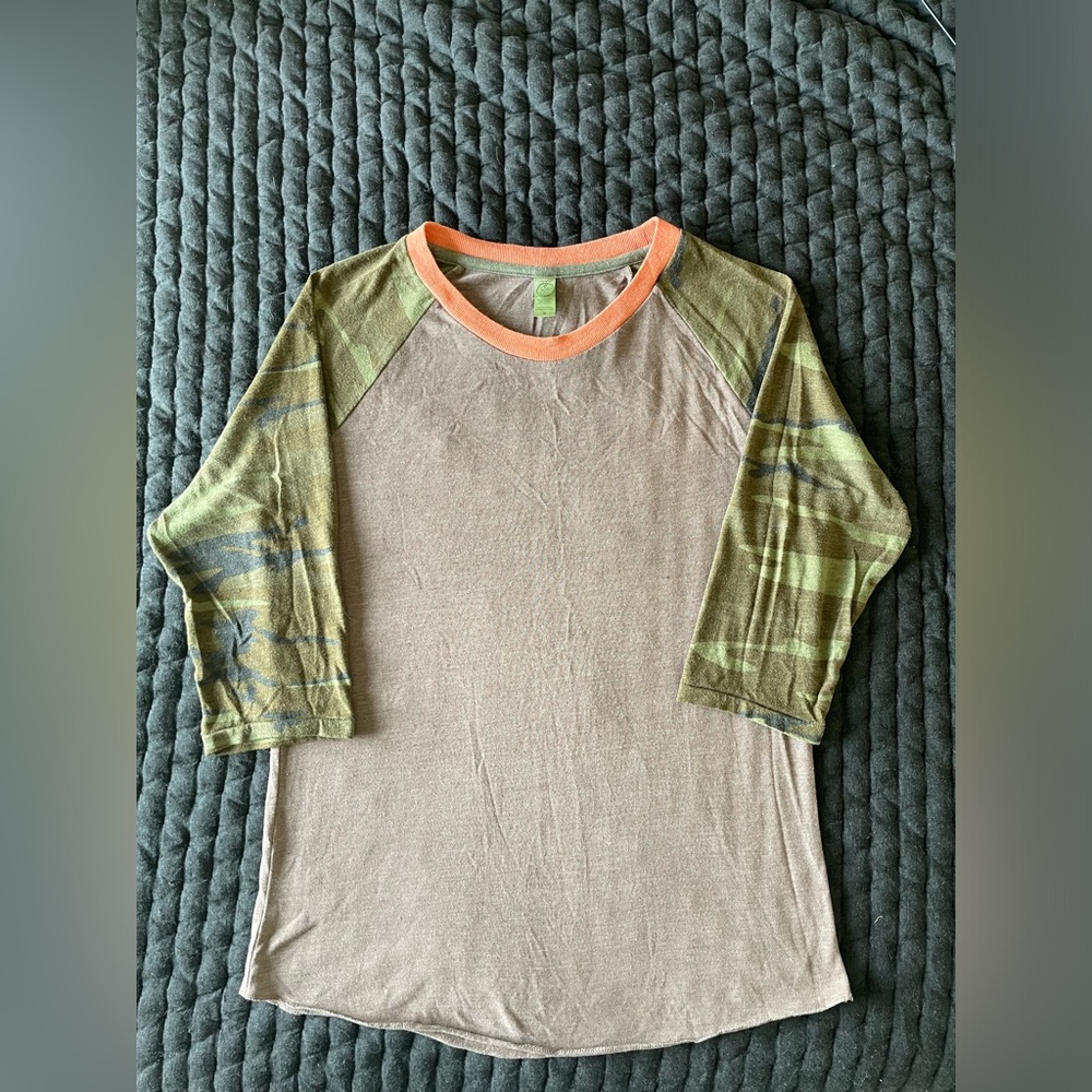3/4 length sleeve t shirt, camouflage mixed fabric Alternative Earth mens medium
